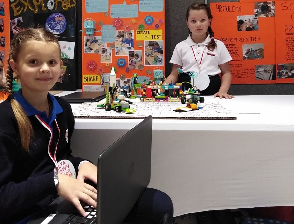 Учащиеся Malta Crown принимают участие в фестивале робототехники.